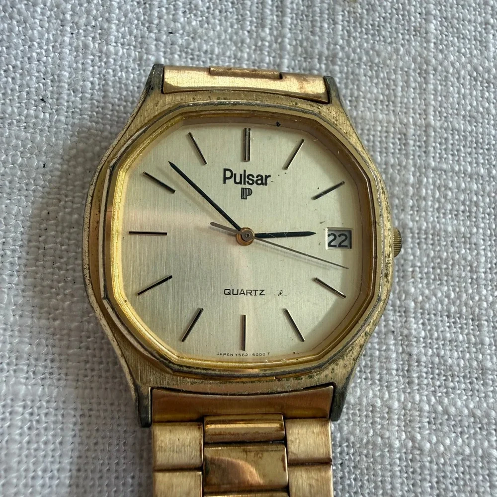 Vintage Pulsar Quartz Gold Tone Octagon Watch Y562-5000 Date Indicator